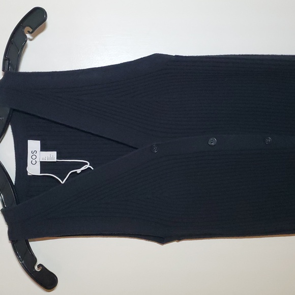 COS Rib Knit V-neck Vest - Picture 3 of 5